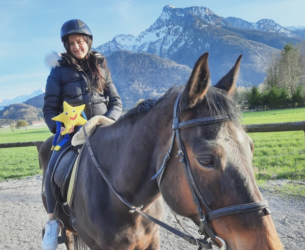 Alinas Kindertraum: Heilpädagogisches Reiten